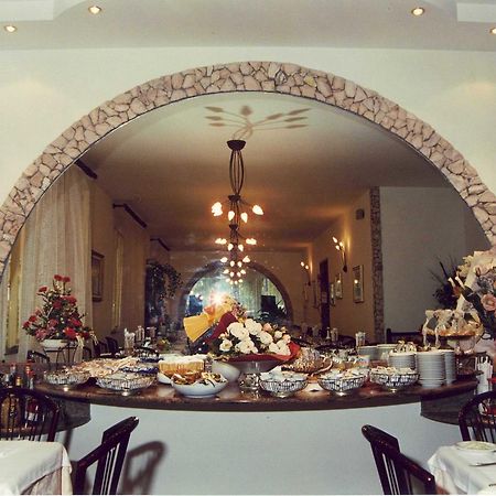 Hotel Pensione Ornella Чезенатико Екстериор снимка