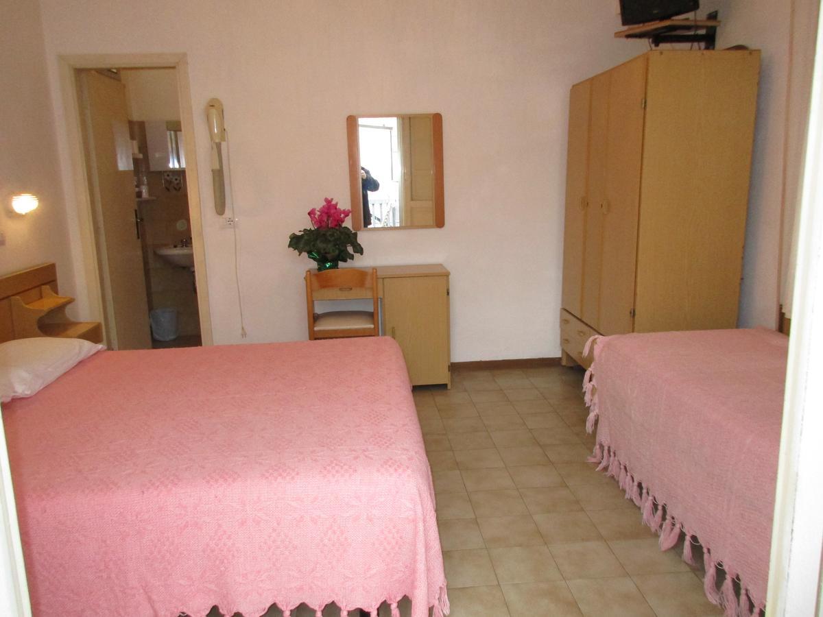 Hotel Pensione Ornella Чезенатико Екстериор снимка