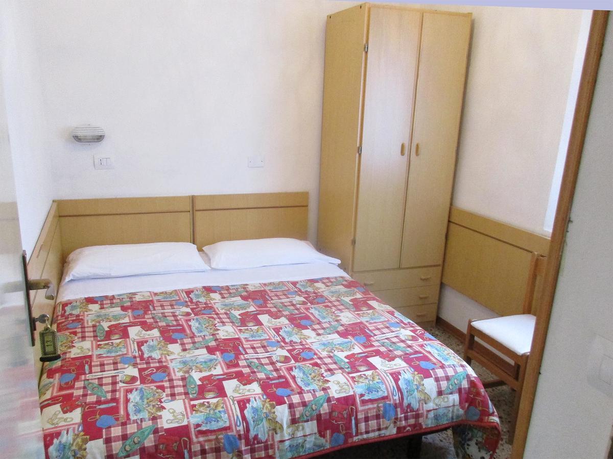 Hotel Pensione Ornella Чезенатико Екстериор снимка