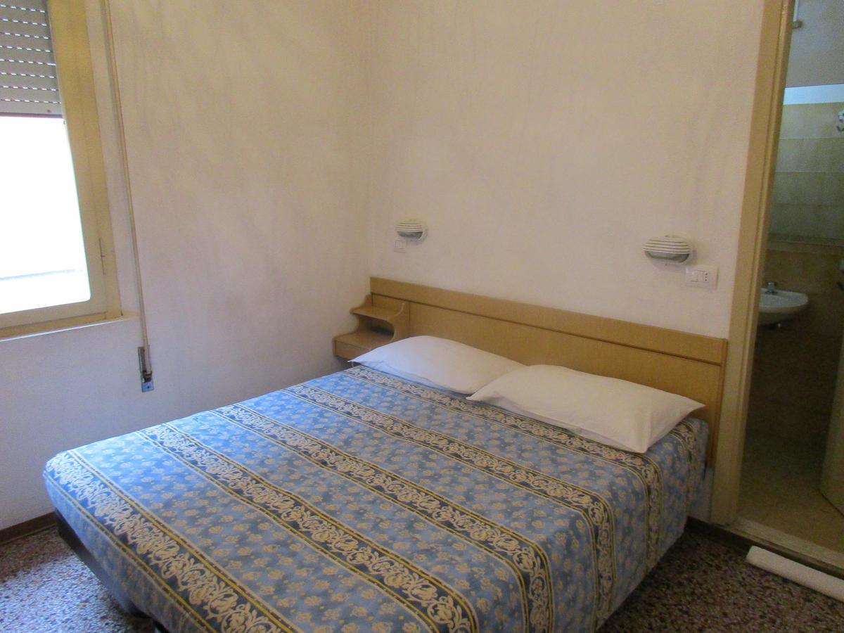 Hotel Pensione Ornella Чезенатико Екстериор снимка