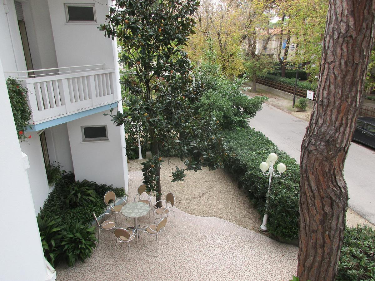 Hotel Pensione Ornella Чезенатико Екстериор снимка