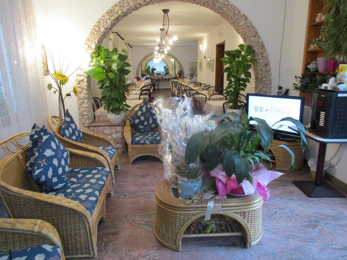 Hotel Pensione Ornella Чезенатико Екстериор снимка