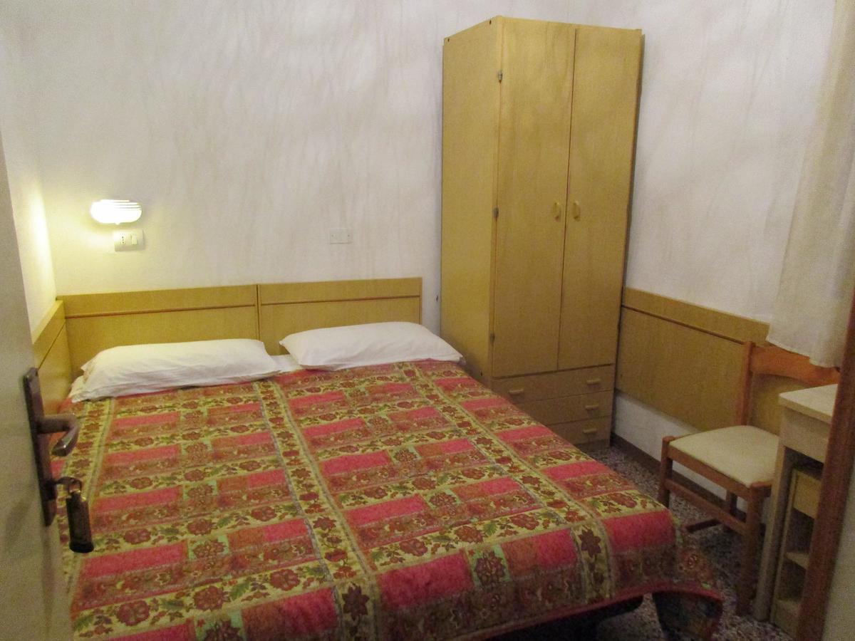Hotel Pensione Ornella Чезенатико Екстериор снимка